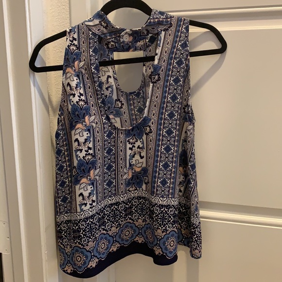 High Neck Patterned Top - Picture 2 of 5